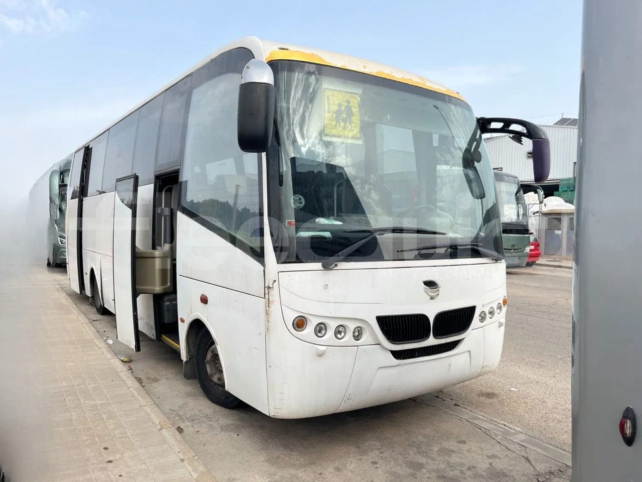 Man 12.220 HOCL - Bus pariwisata: gambar 1 Man 12.220 HOCL - Bus pariwisata: gambar 1