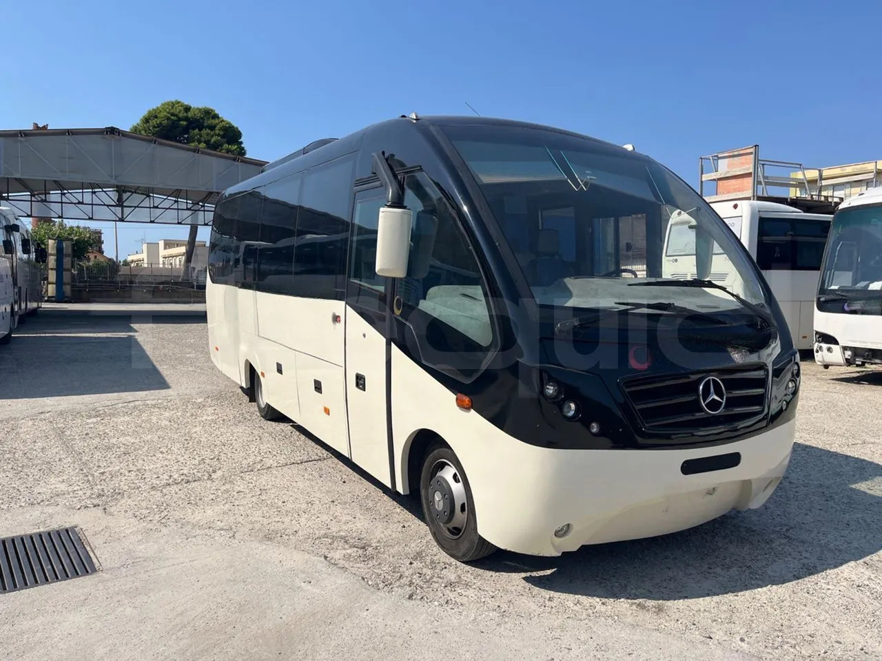 Mercedes-Benz MB 818 S - Bus pariwisata: gambar 1 Mercedes-Benz MB 818 S - Bus pariwisata: gambar 1