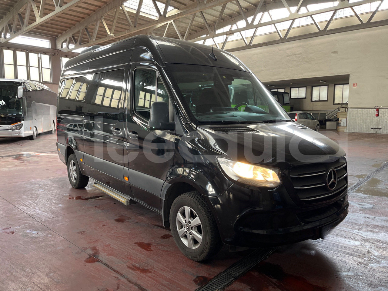 Mercedes-Benz Sprinter - Bus pariwisata: gambar 1 Mercedes-Benz Sprinter - Bus pariwisata: gambar 1