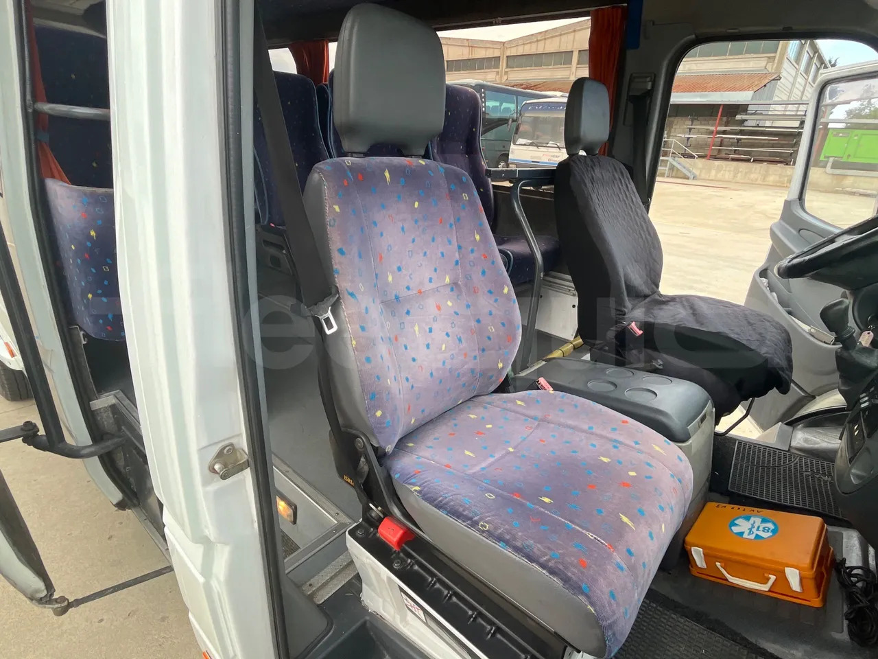 Bus mini, Van penumpang Mercedes-Benz Sprinter: gambar 17