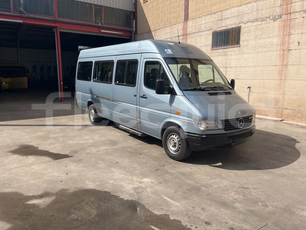 Mercedes-Benz Sprinter - Bus pariwisata: gambar 1 Mercedes-Benz Sprinter - Bus pariwisata: gambar 1