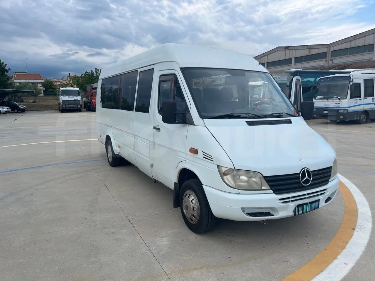 Mercedes-Benz Sprinter - Bus mini, Van penumpang: gambar 1 Mercedes-Benz Sprinter - Bus mini, Van penumpang: gambar 1