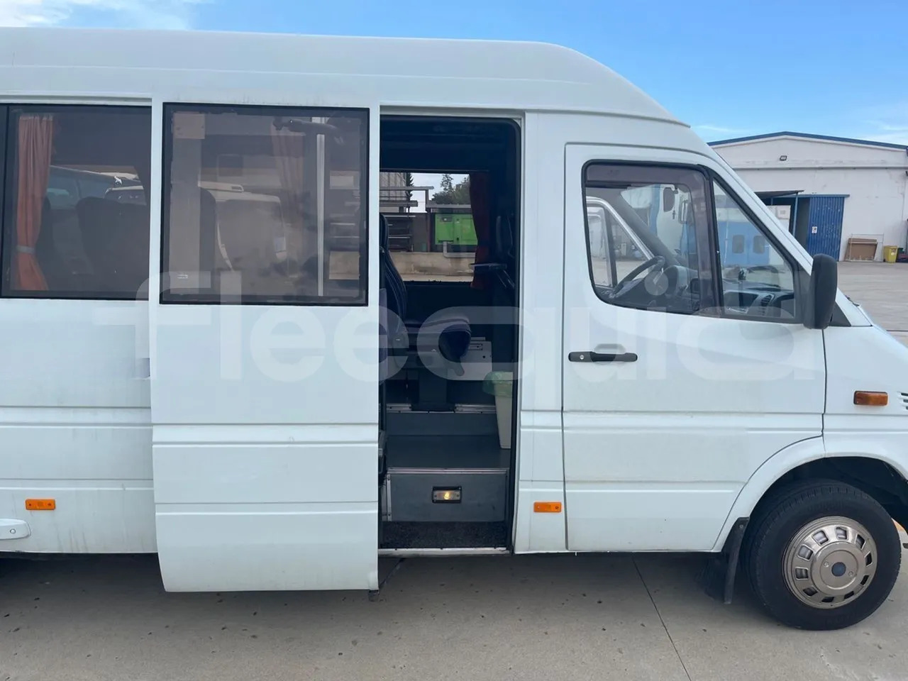 Bus mini, Van penumpang Mercedes-Benz Sprinter: gambar 14