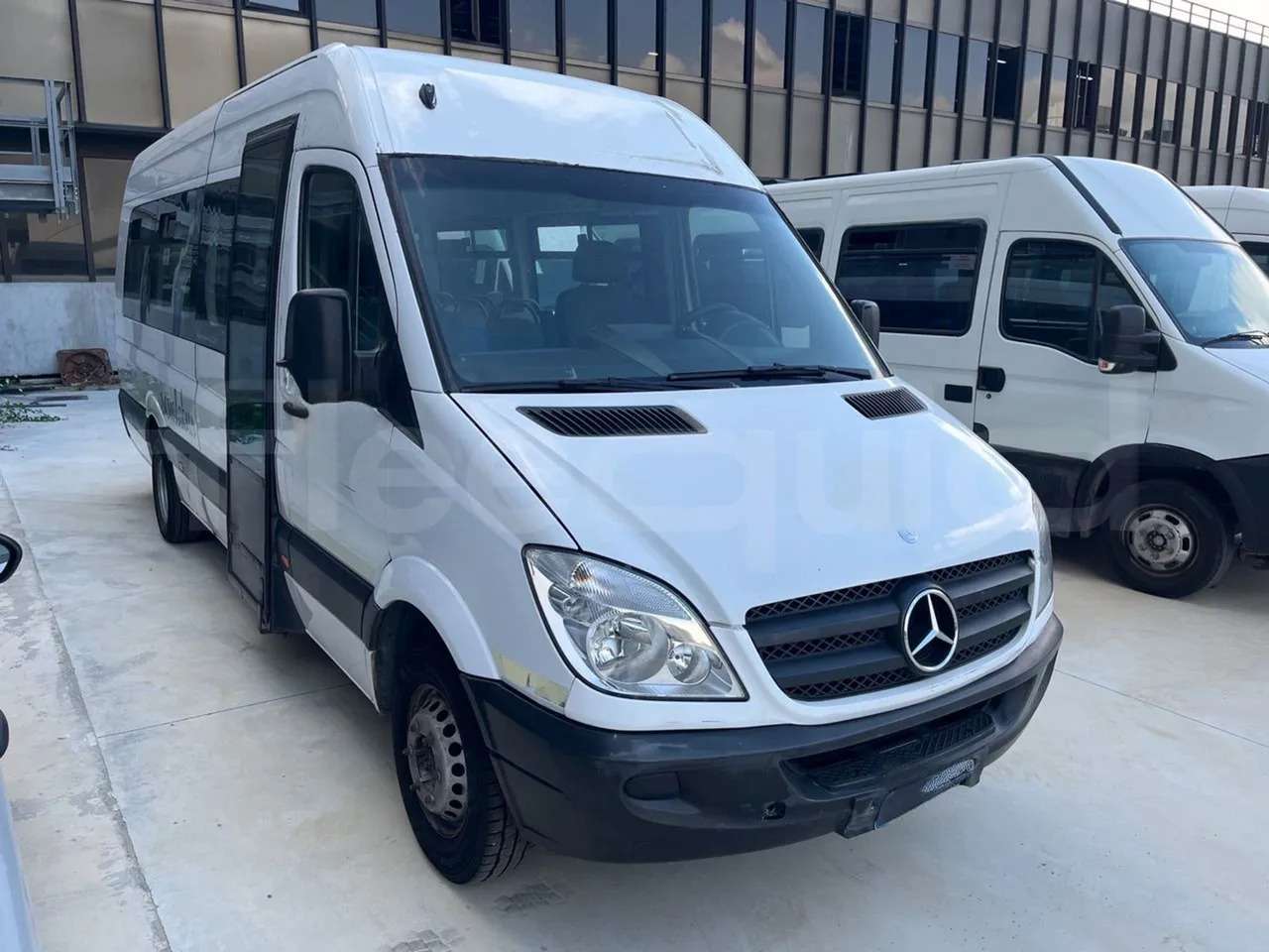 Mercedes-Benz Sprinter - Bus pariwisata: gambar 1 Mercedes-Benz Sprinter - Bus pariwisata: gambar 1