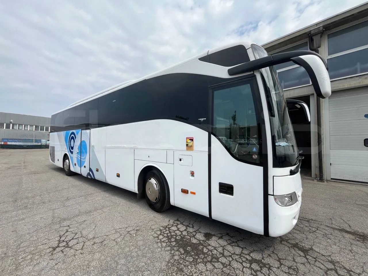 Mercedes-Benz Tourismo - Bus pariwisata: gambar 1 Mercedes-Benz Tourismo - Bus pariwisata: gambar 1