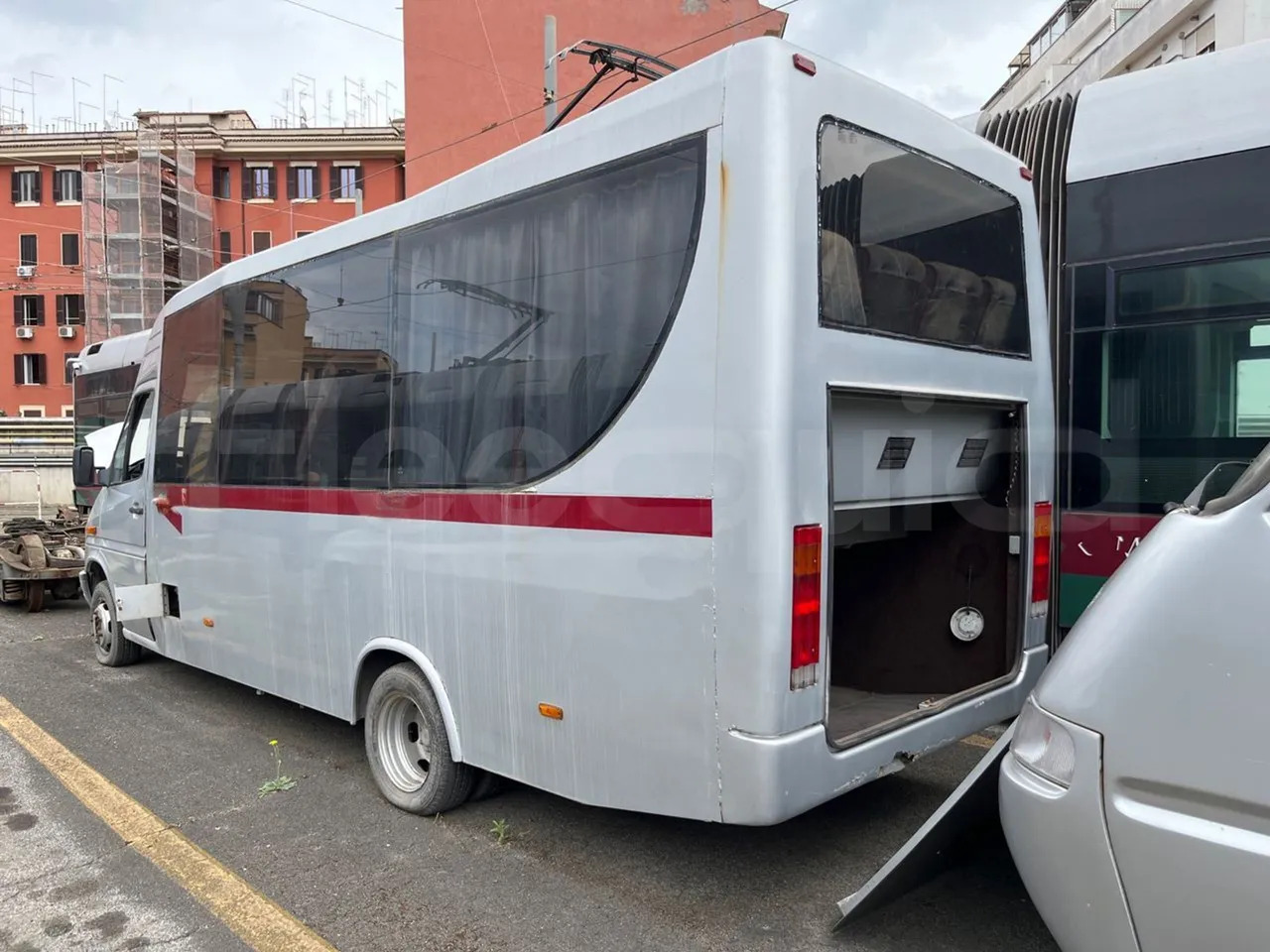 N. 2 Mercedes-Benz 414T - Bus mini, Van penumpang: gambar 5 N. 2 Mercedes-Benz 414T - Bus mini, Van penumpang: gambar 5