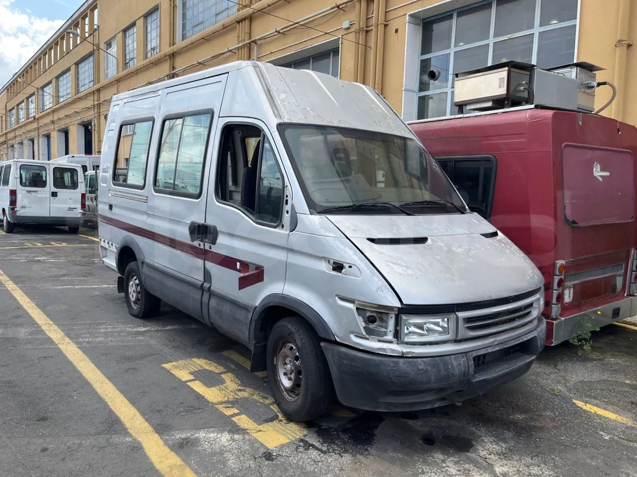 N.6Iveco Daily - Bus mini, Van penumpang: gambar 1 N.6Iveco Daily - Bus mini, Van penumpang: gambar 1