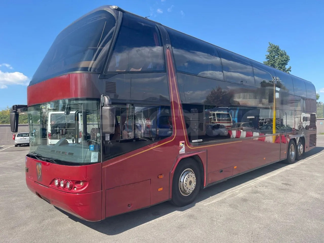 Neoplan 1122/3 - Bus pariwisata: gambar 4 Neoplan 1122/3 - Bus pariwisata: gambar 4