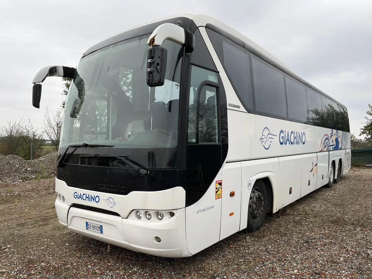 Neoplan P22 - Bus pariwisata: gambar 4 Neoplan P22 - Bus pariwisata: gambar 4