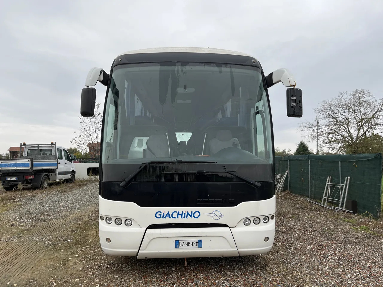 Neoplan P22 - Bus pariwisata: gambar 2 Neoplan P22 - Bus pariwisata: gambar 2