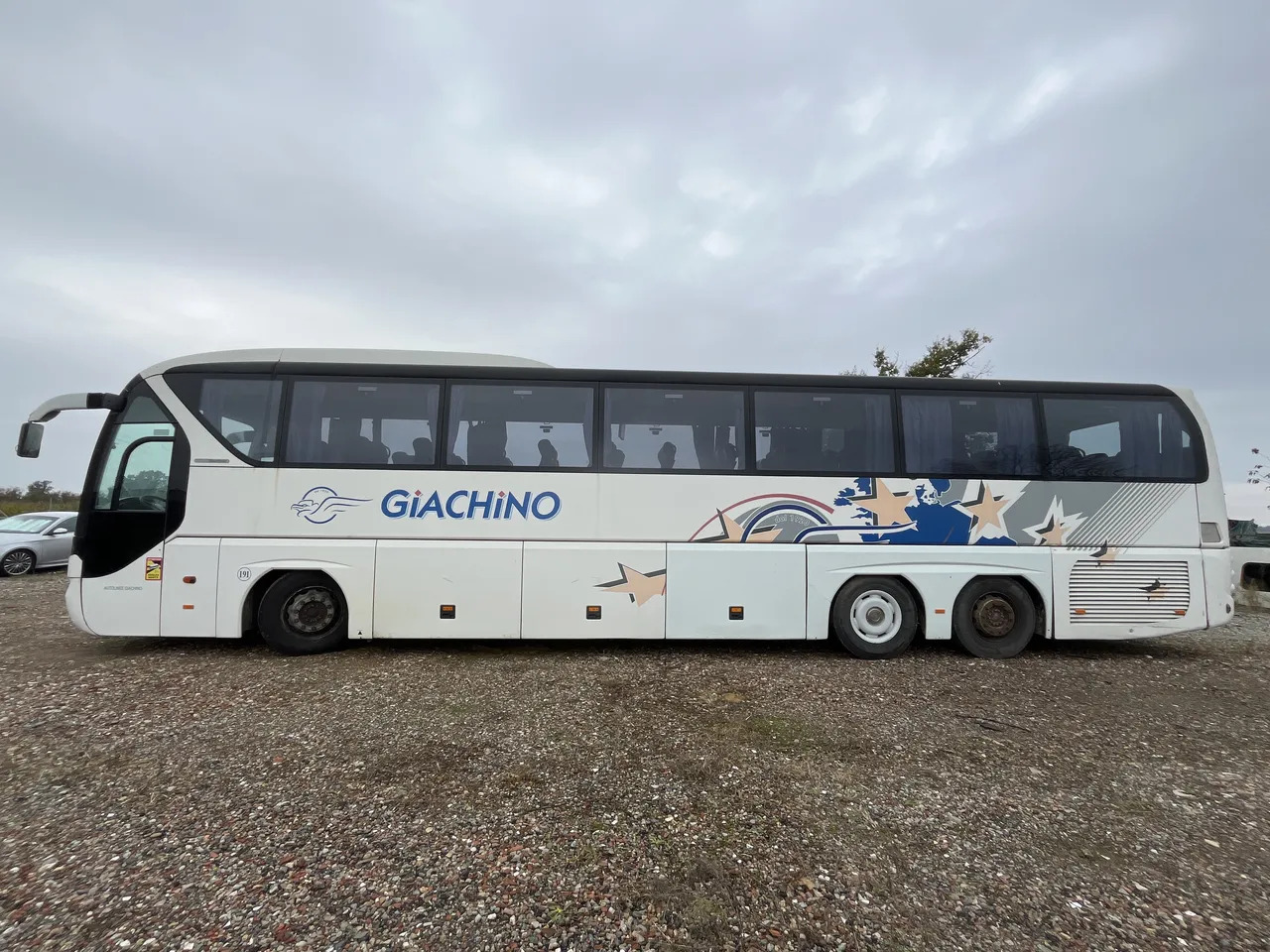 Neoplan P22 - Bus pariwisata: gambar 5 Neoplan P22 - Bus pariwisata: gambar 5