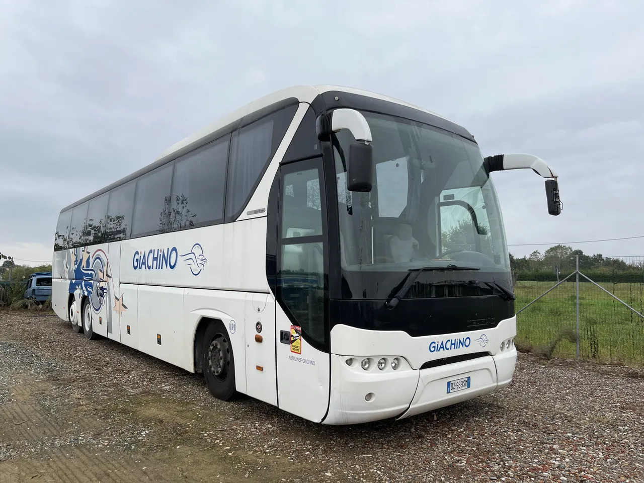 Neoplan P22 - Bus pariwisata: gambar 1 Neoplan P22 - Bus pariwisata: gambar 1