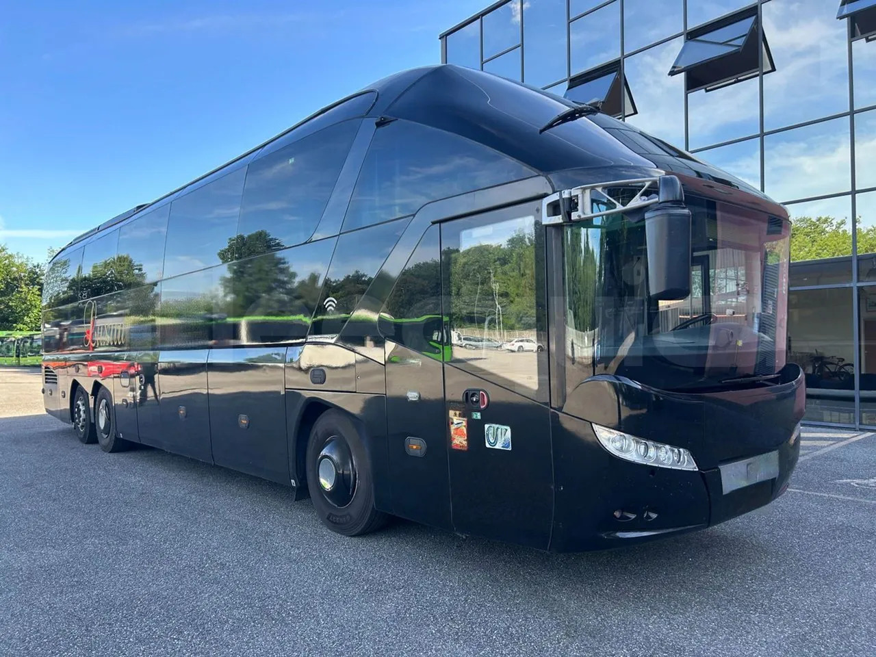 Neoplan Starliner - Bus pariwisata: gambar 1 Neoplan Starliner - Bus pariwisata: gambar 1