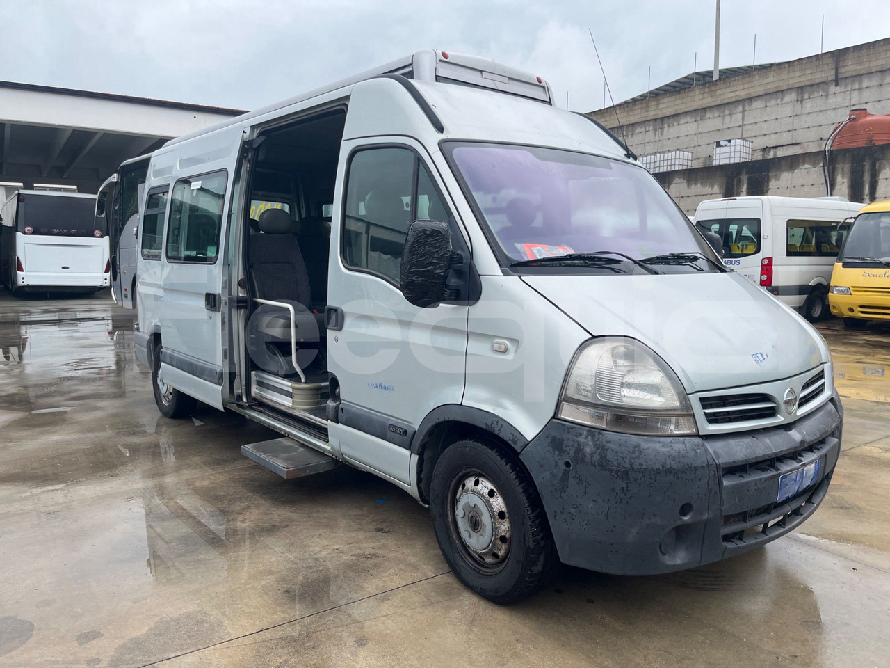 Nissan Interstar - Bus mini, Van penumpang: gambar 1 Nissan Interstar - Bus mini, Van penumpang: gambar 1