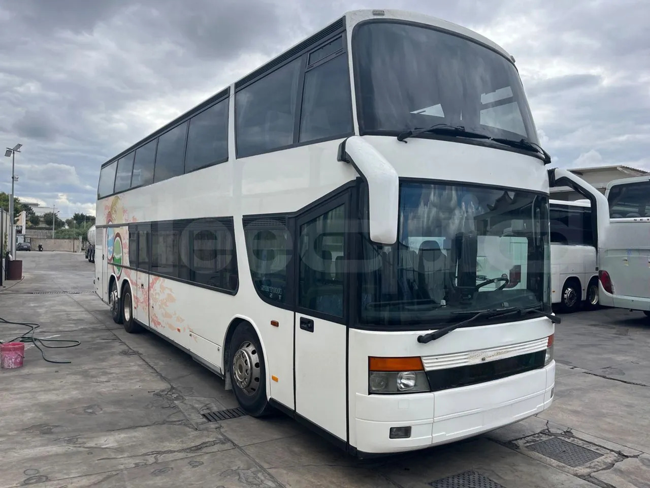Setra S328 - Bus pariwisata: gambar 1 Setra S328 - Bus pariwisata: gambar 1