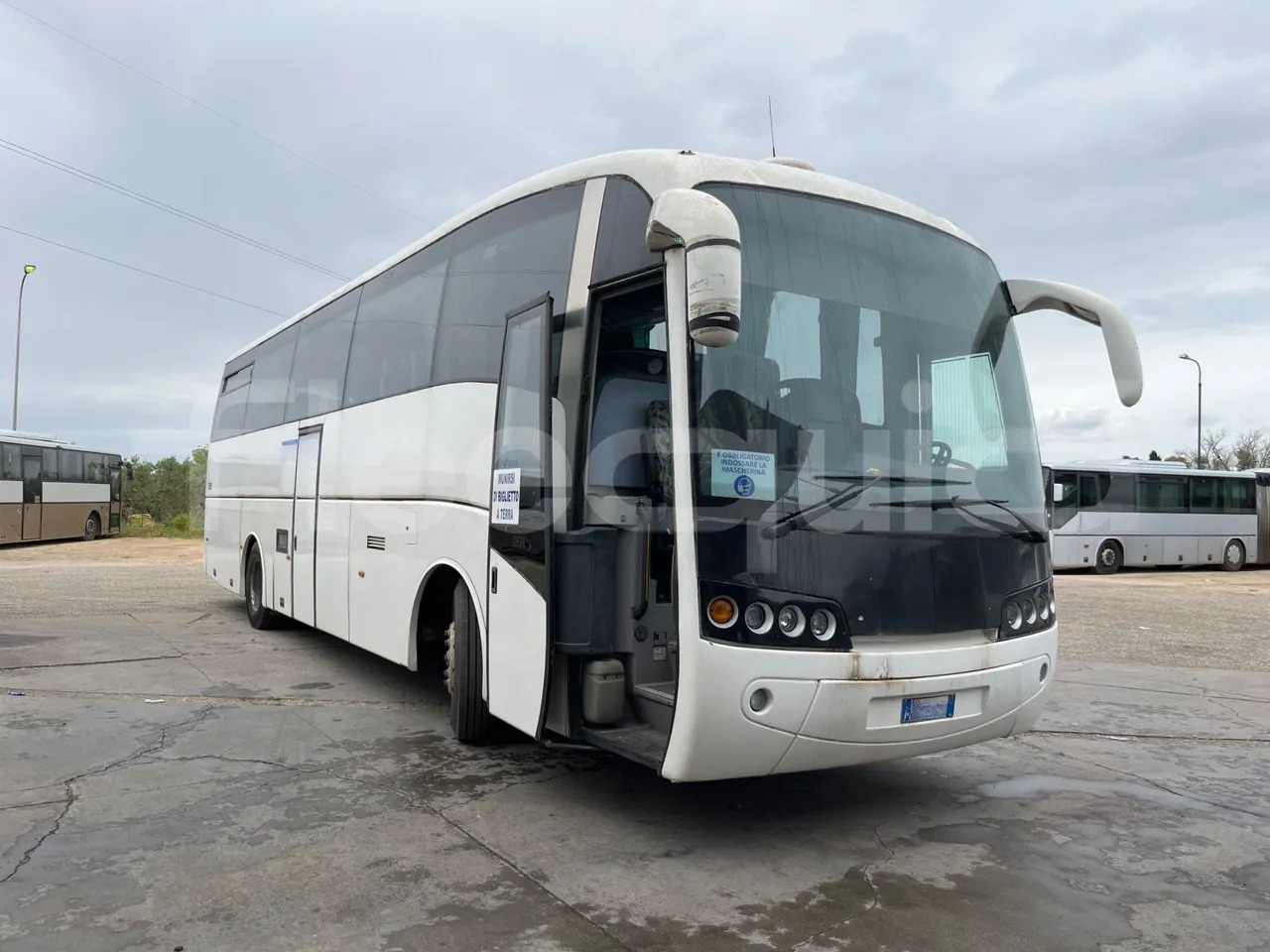 Volvo B12 - Bus pariwisata: gambar 1 Volvo B12 - Bus pariwisata: gambar 1