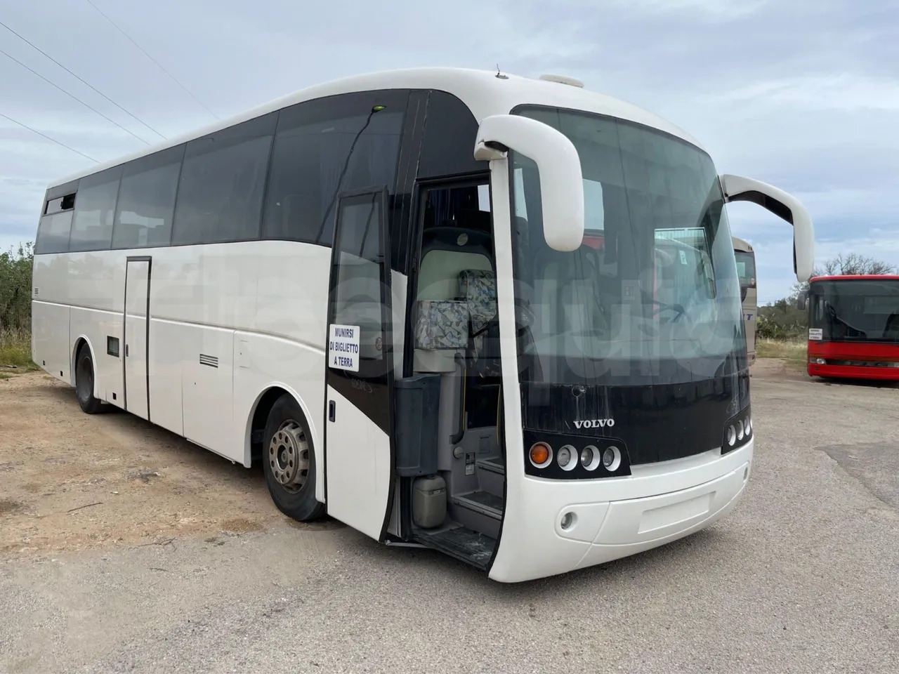 Volvo B12 - Bus pariwisata: gambar 1 Volvo B12 - Bus pariwisata: gambar 1