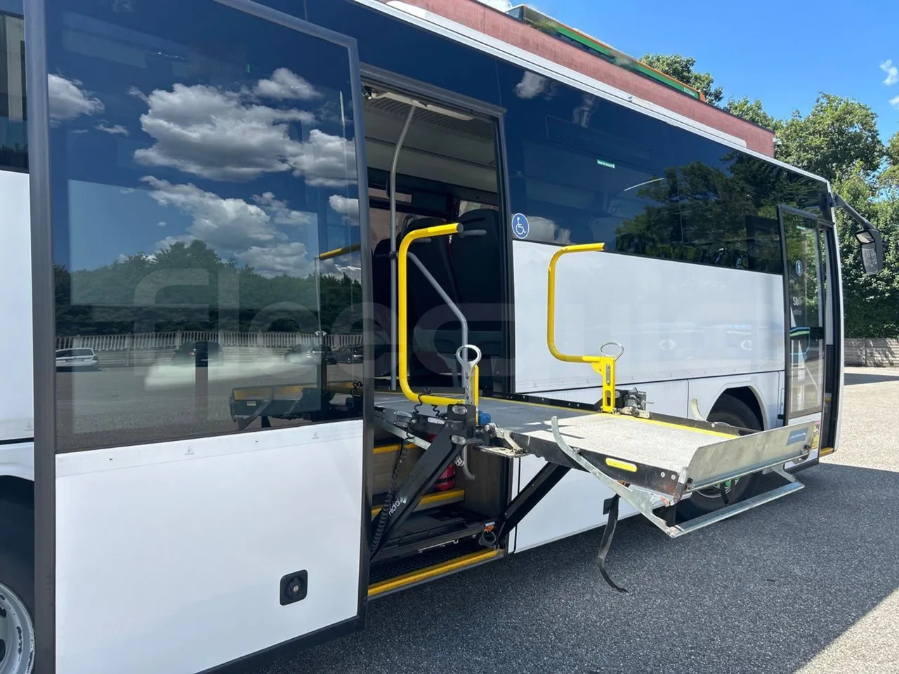 Bus kota Volvo B8R: gambar 17