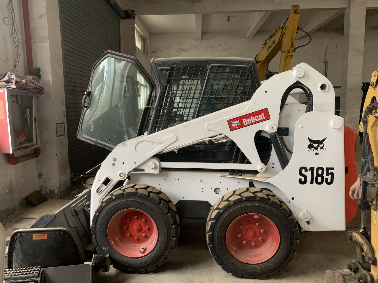 BOBCAT S185 - Skid steer: gambar 1 BOBCAT S185 - Skid steer: gambar 1