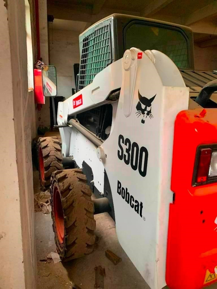 Bobcat S 300 - Skid steer: gambar 4 Bobcat S 300 - Skid steer: gambar 4