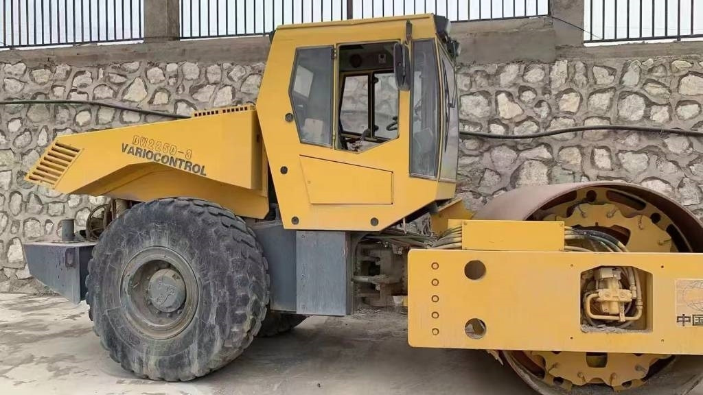 Bomag bw225d-3 - Pemadat: gambar 1 Bomag bw225d-3 - Pemadat: gambar 1