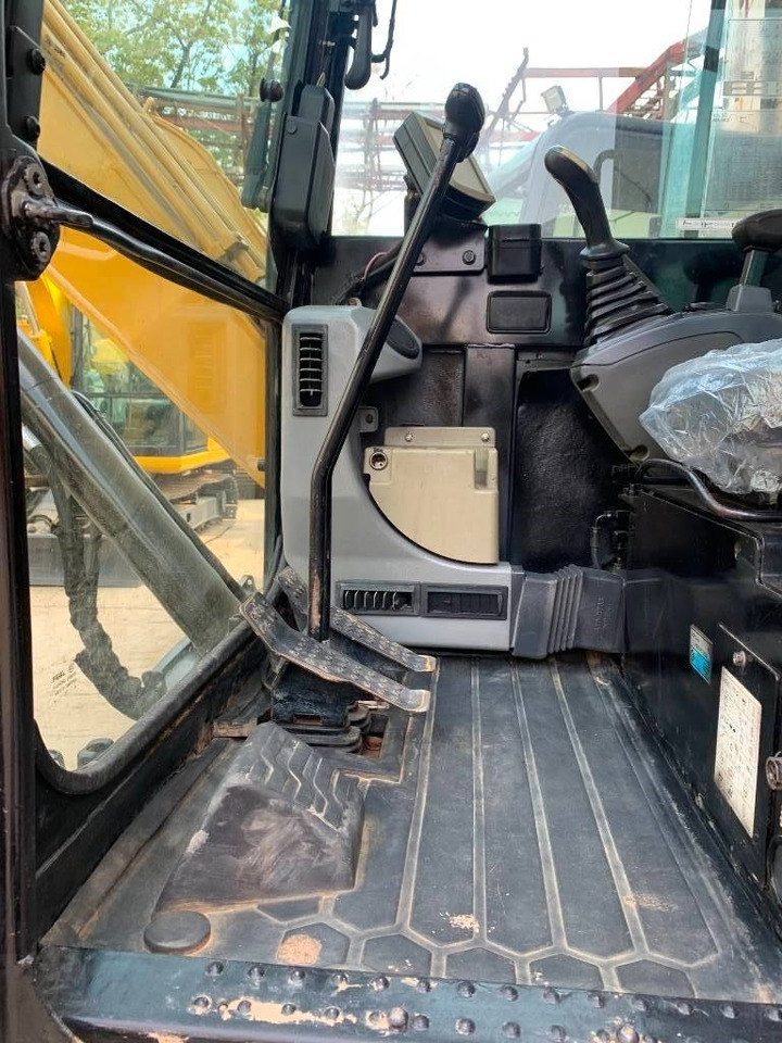 CAT 305.5E2 - Ekskavator perayap: gambar 5 CAT 305.5E2 - Ekskavator perayap: gambar 5