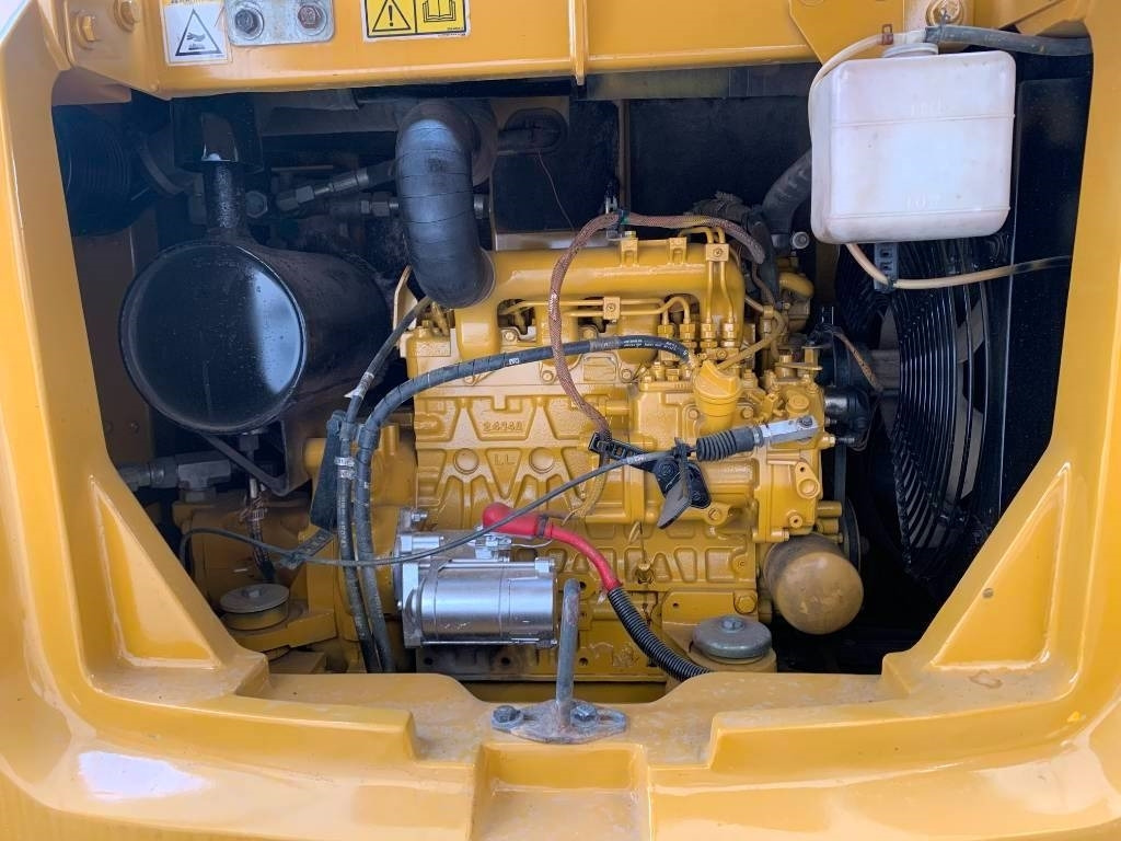 CAT 305.5E2 - Ekskavator perayap: gambar 2 CAT 305.5E2 - Ekskavator perayap: gambar 2