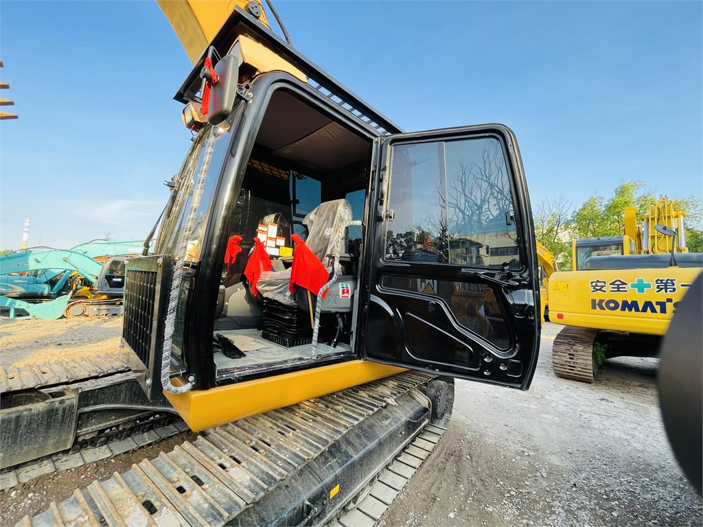 CAT 320D2 L - Ekskavator: gambar 3 CAT 320D2 L - Ekskavator: gambar 3
