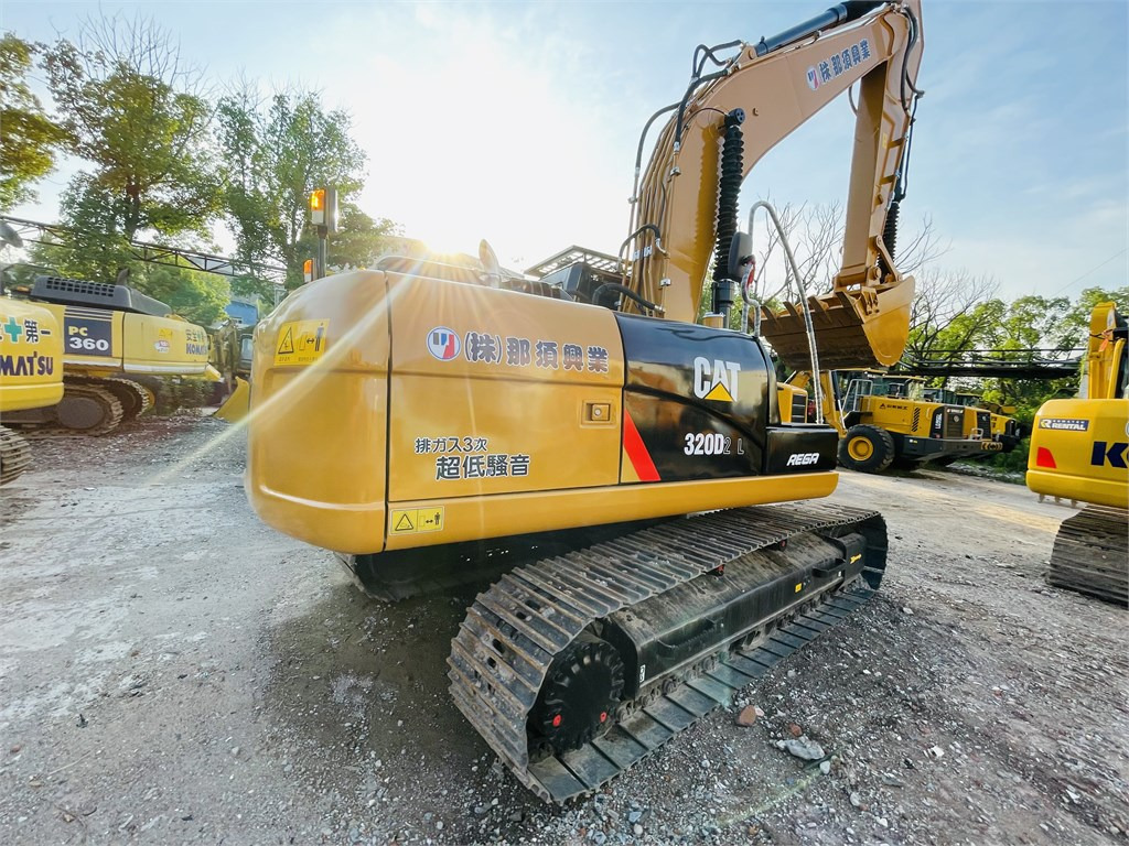 CAT 320D2 L - Ekskavator: gambar 1 CAT 320D2 L - Ekskavator: gambar 1