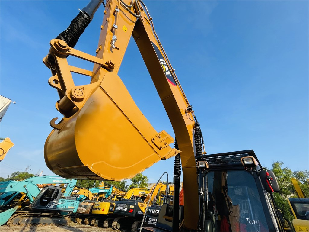 Ekskavator CAT 320D2 L: gambar 15