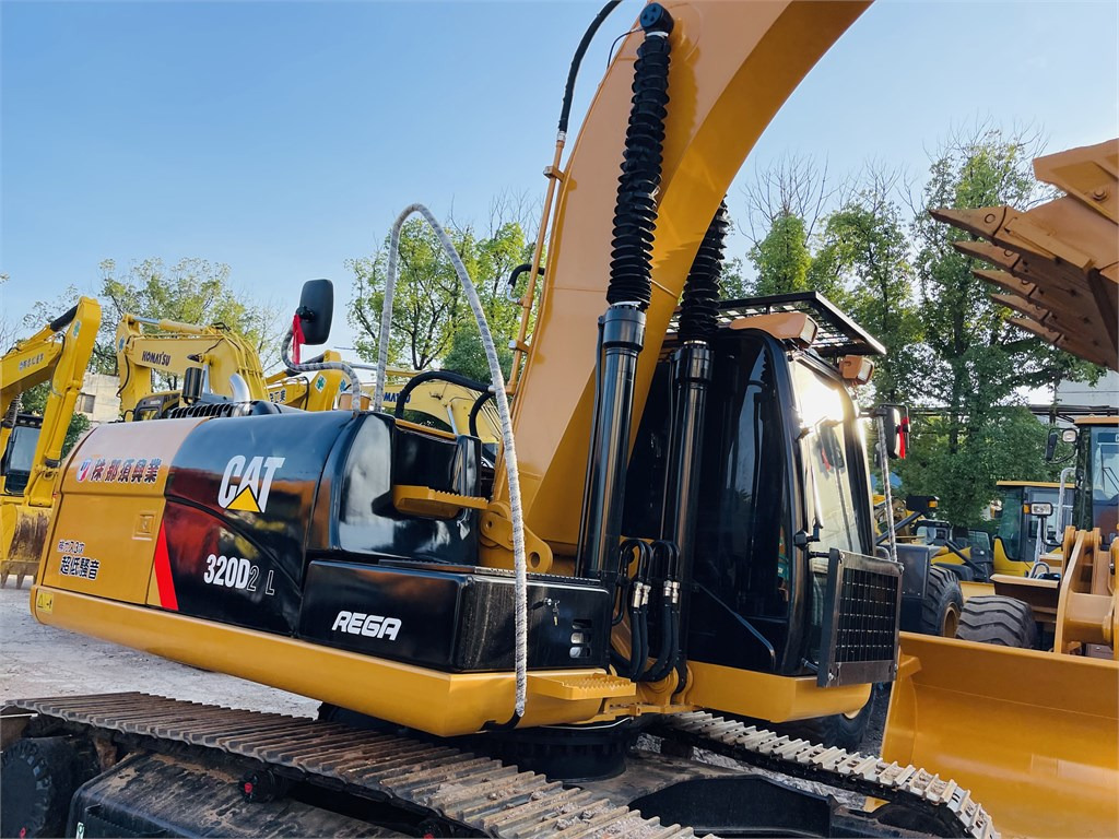 Ekskavator CAT 320D2 L: gambar 28