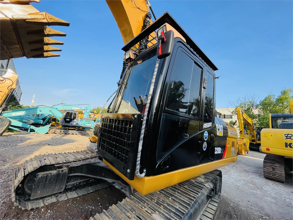 Ekskavator CAT 320D2 L: gambar 16