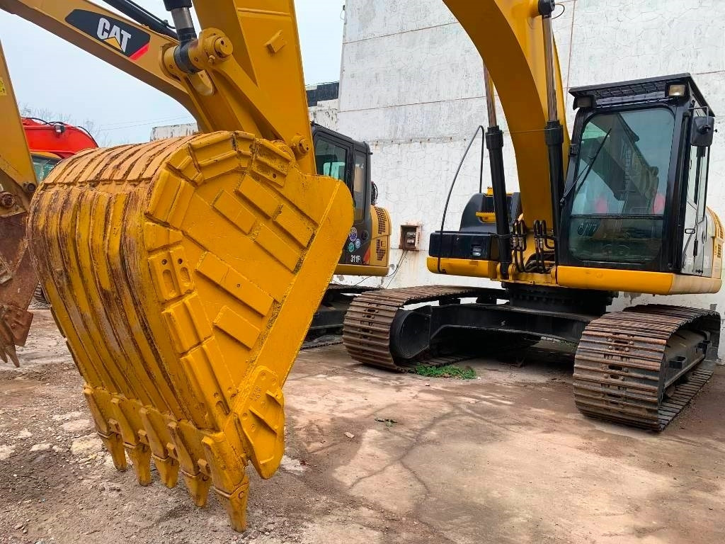 CAT 323 D L - Ekskavator perayap: gambar 1 CAT 323 D L - Ekskavator perayap: gambar 1