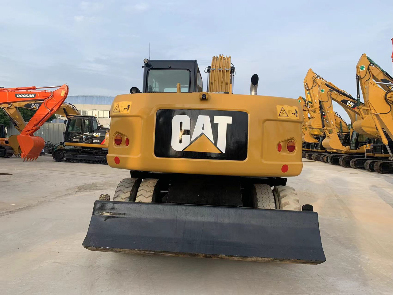 CATERPILLAR 315D - Ekskavator roda: gambar 4 CATERPILLAR 315D - Ekskavator roda: gambar 4