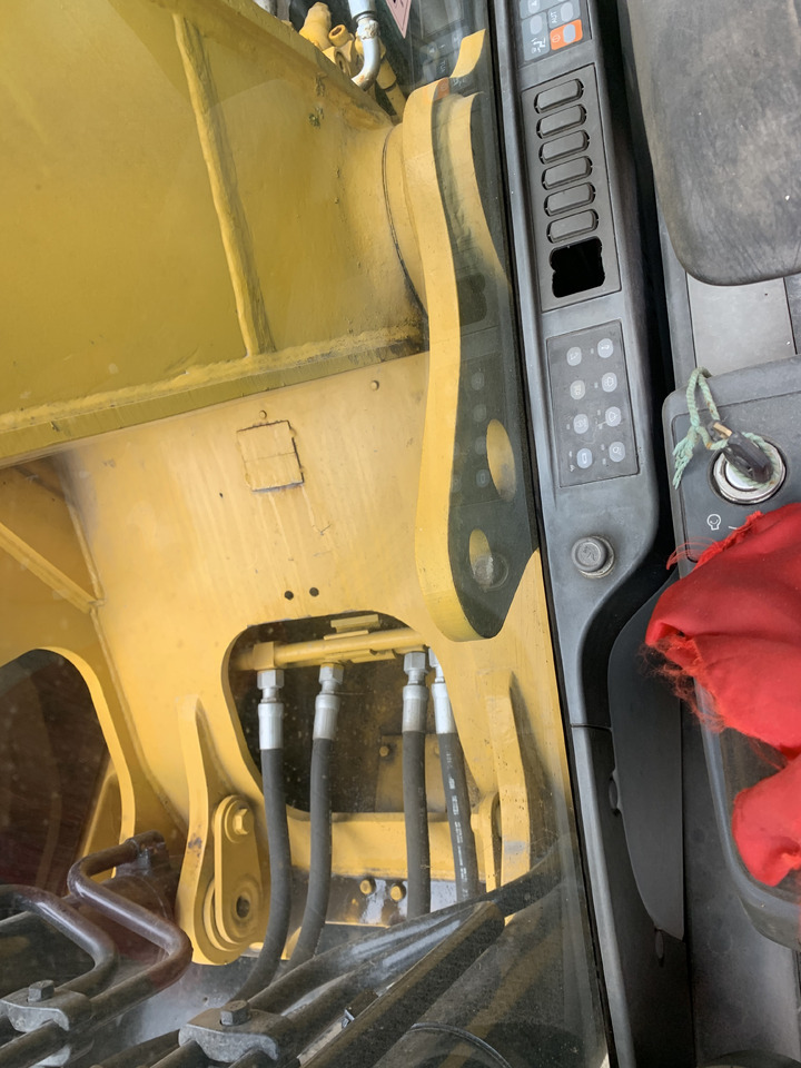 CATERPILLAR 323D2L - Ekskavator: gambar 1 CATERPILLAR 323D2L - Ekskavator: gambar 1