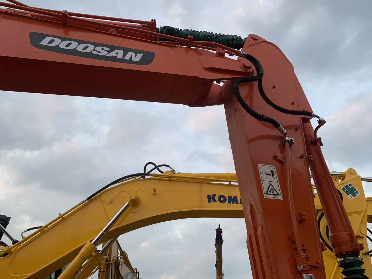 DOOSAN DX225LC - Ekskavator roda: gambar 5 DOOSAN DX225LC - Ekskavator roda: gambar 5