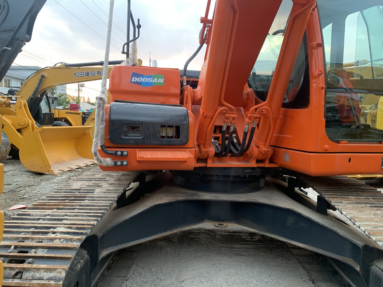 DOOSAN DX225LC - Ekskavator roda: gambar 4 DOOSAN DX225LC - Ekskavator roda: gambar 4
