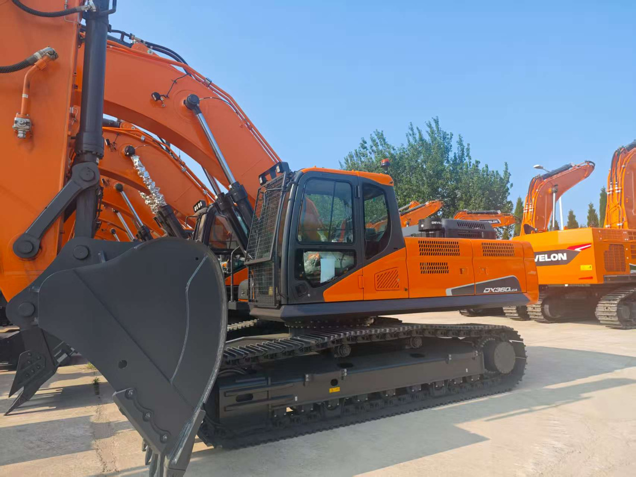 Develon DX360LCA-7M - Ekskavator perayap: gambar 1 Develon DX360LCA-7M - Ekskavator perayap: gambar 1