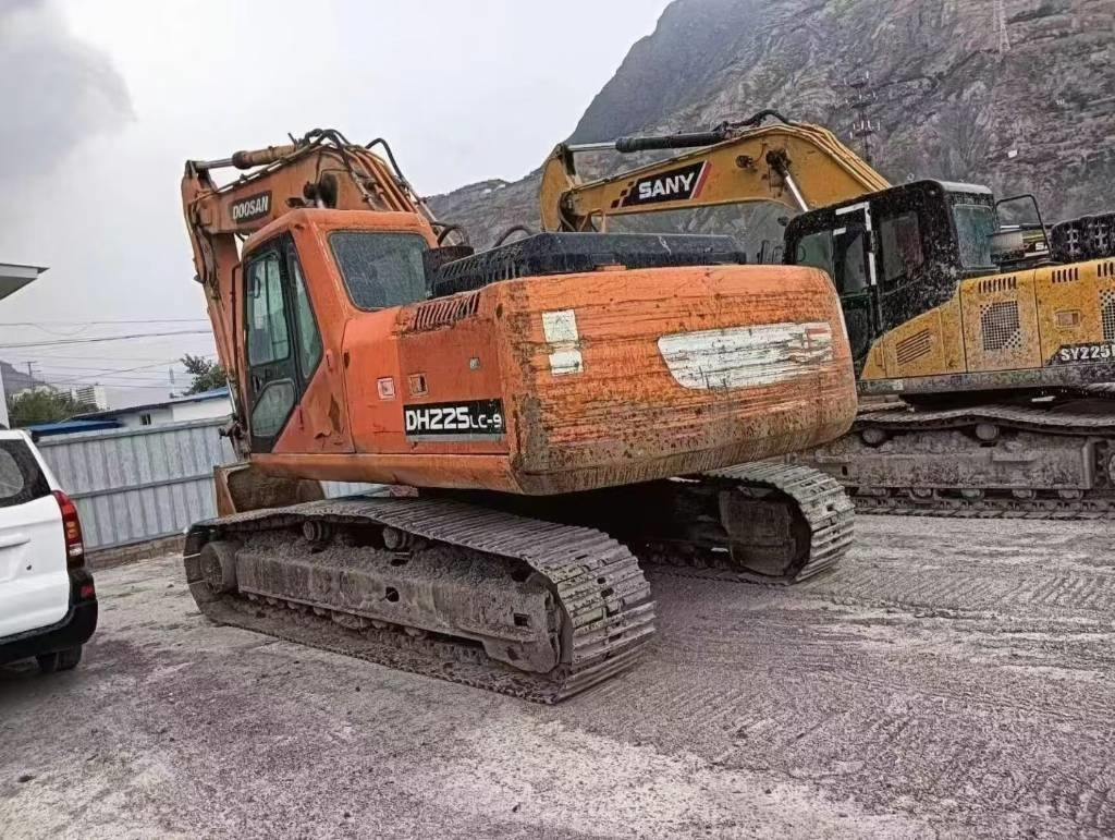 Doosan DX 225 DH225LC-9 - Ekskavator perayap: gambar 3 Doosan DX 225 DH225LC-9 - Ekskavator perayap: gambar 3