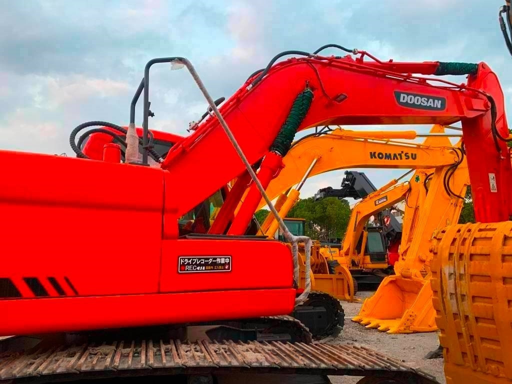 Doosan DX 225 LC - Ekskavator perayap: gambar 3 Doosan DX 225 LC - Ekskavator perayap: gambar 3