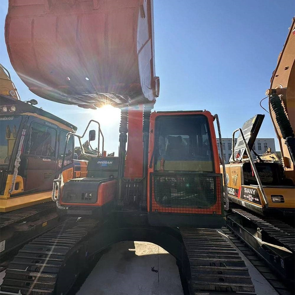 Doosan DX150LC-9C - Ekskavator perayap: gambar 3 Doosan DX150LC-9C - Ekskavator perayap: gambar 3