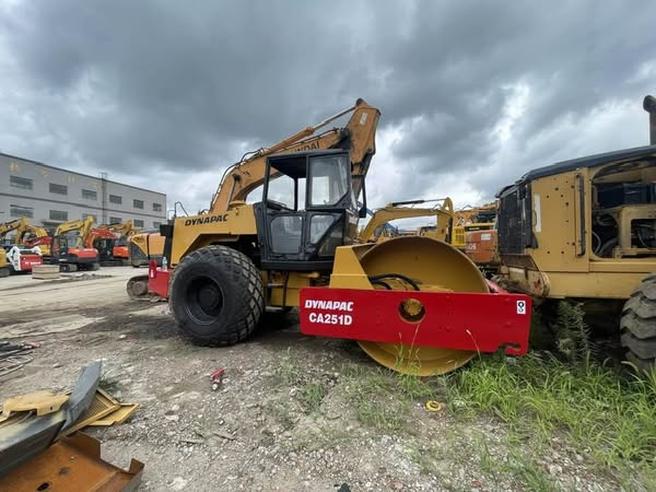 Dynapac Dynapac CA251D HASH - Roller jalan: gambar 1 Dynapac Dynapac CA251D HASH - Roller jalan: gambar 1
