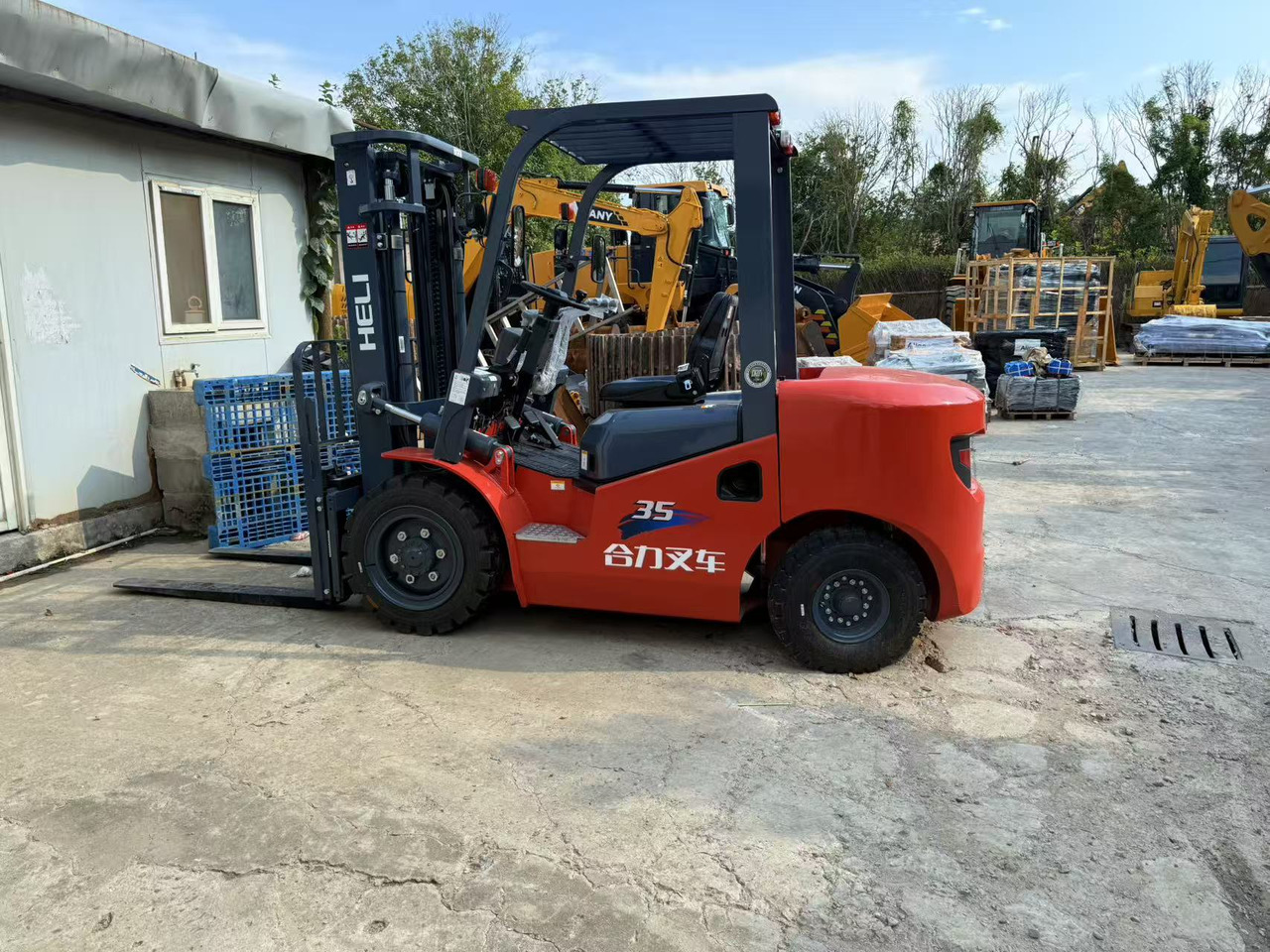 Heli CPC35 - Forklift diesel: gambar 1 Heli CPC35 - Forklift diesel: gambar 1