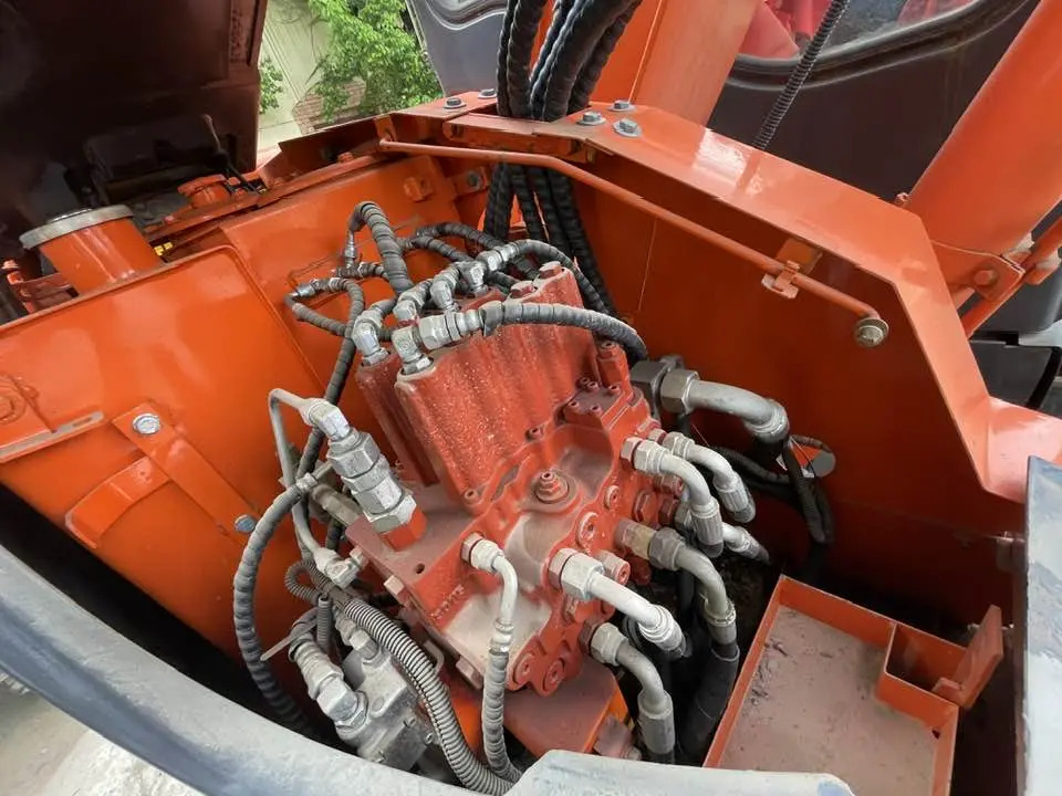 Hitachi ZX75US-7 - Ekskavator mini: gambar 3 Hitachi ZX75US-7 - Ekskavator mini: gambar 3