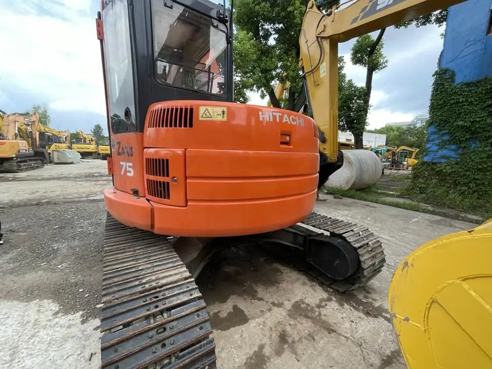 Hitachi ZX75US-7 - Ekskavator mini: gambar 2 Hitachi ZX75US-7 - Ekskavator mini: gambar 2