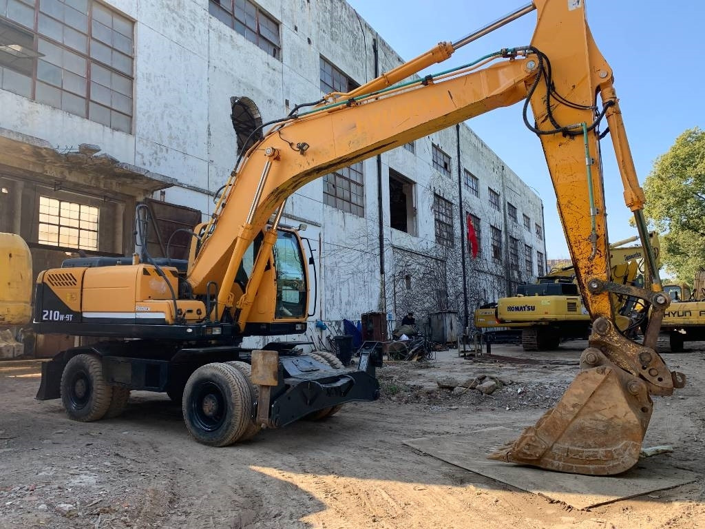 Hyundai R210W-9 - Ekskavator roda: gambar 1 Hyundai R210W-9 - Ekskavator roda: gambar 1