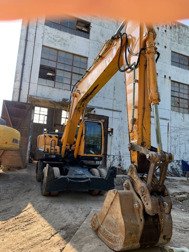 Ekskavator roda Hyundai R210W-9: gambar 1