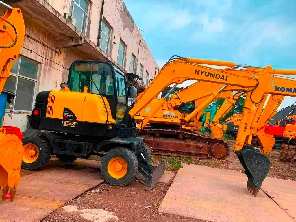 Hyundai Robex 60 W-7 - Ekskavator roda: gambar 1 Hyundai Robex 60 W-7 - Ekskavator roda: gambar 1