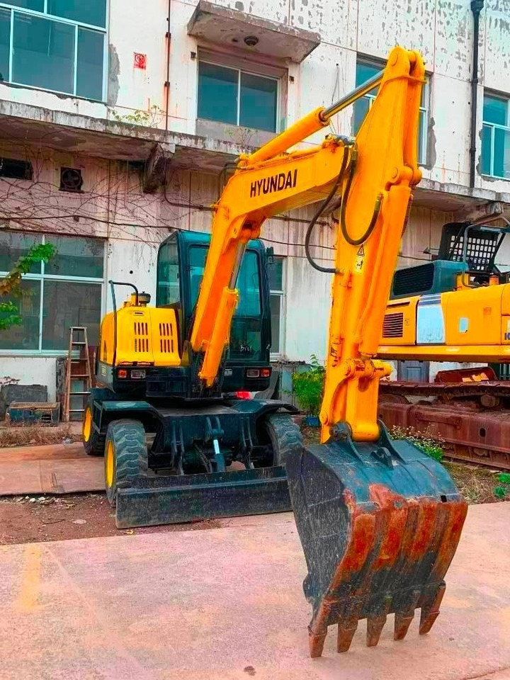 Hyundai Robex 60 W-7 - Ekskavator roda: gambar 2 Hyundai Robex 60 W-7 - Ekskavator roda: gambar 2