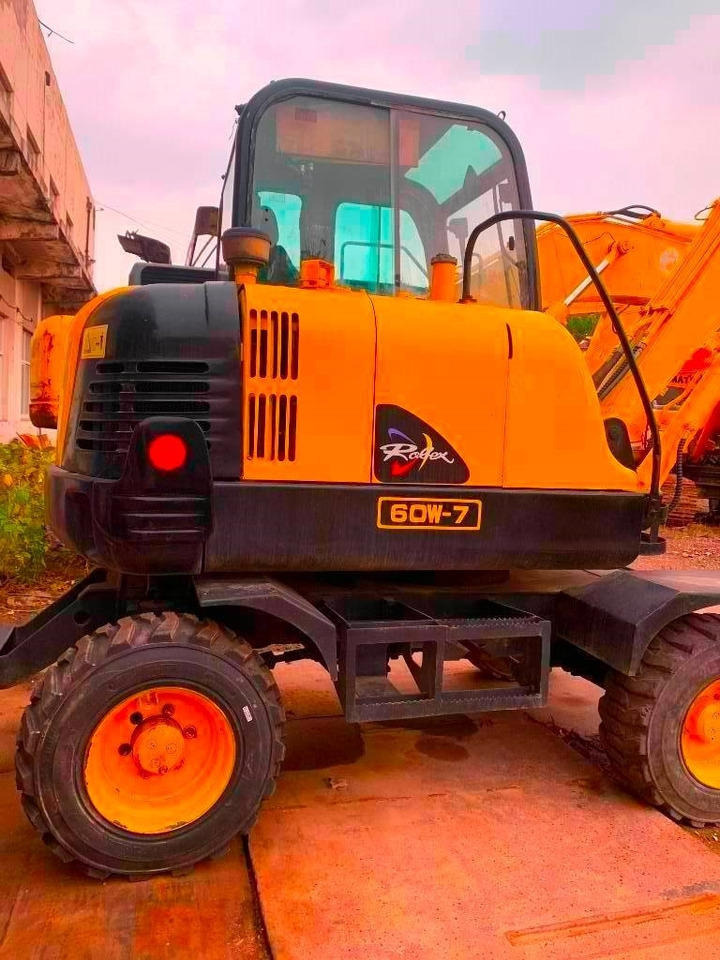 Hyundai Robex 60 W-7 - Ekskavator roda: gambar 3 Hyundai Robex 60 W-7 - Ekskavator roda: gambar 3